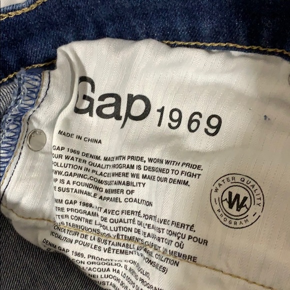 2 pairs of gap jeans. 2 for the price of one. - Picture 3 of 5